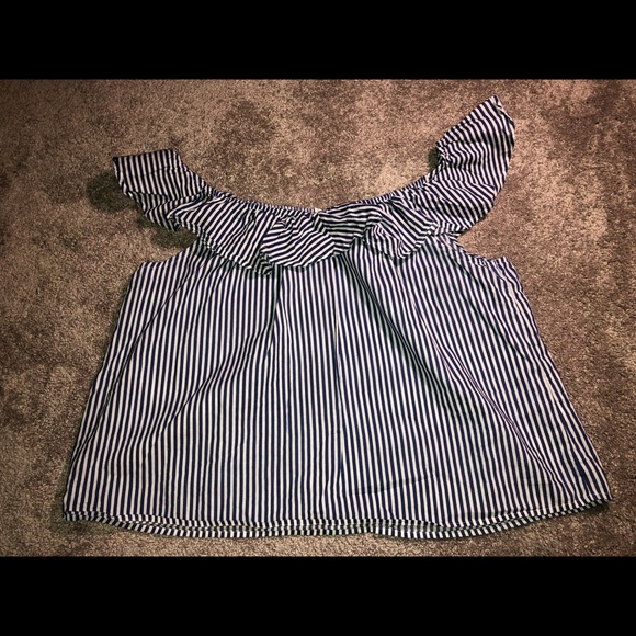 Striped pattern off-the-shoulder top - Picture 2 of 4